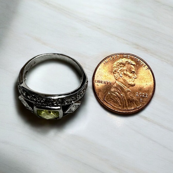 Peridot & CZ Diamonds Sterling Silver Ring Size 5.75 - Picture 11 of 14